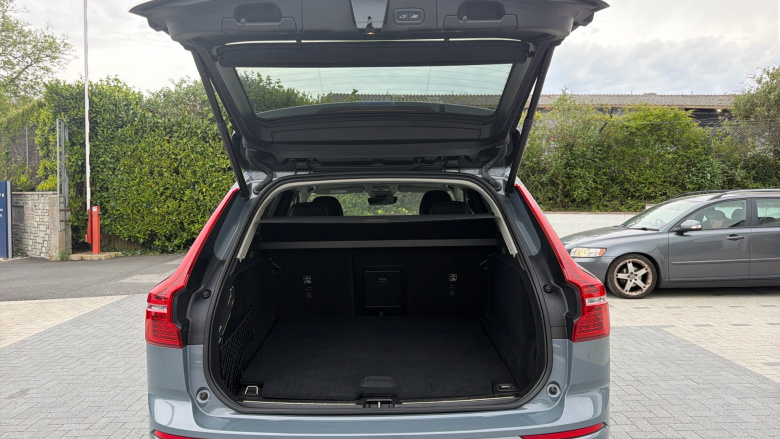 Volvo Xc60 2.0 B4P Plus Dark 5dr Geartronic Petrol Estate